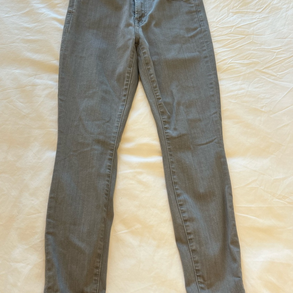 7 For All Mankind Gray Skinny Jeans with Sleek Fit